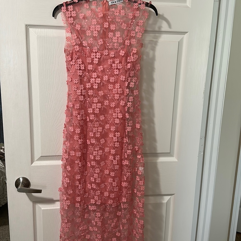 Light pink, mesh floral appliqué overlay midi dress